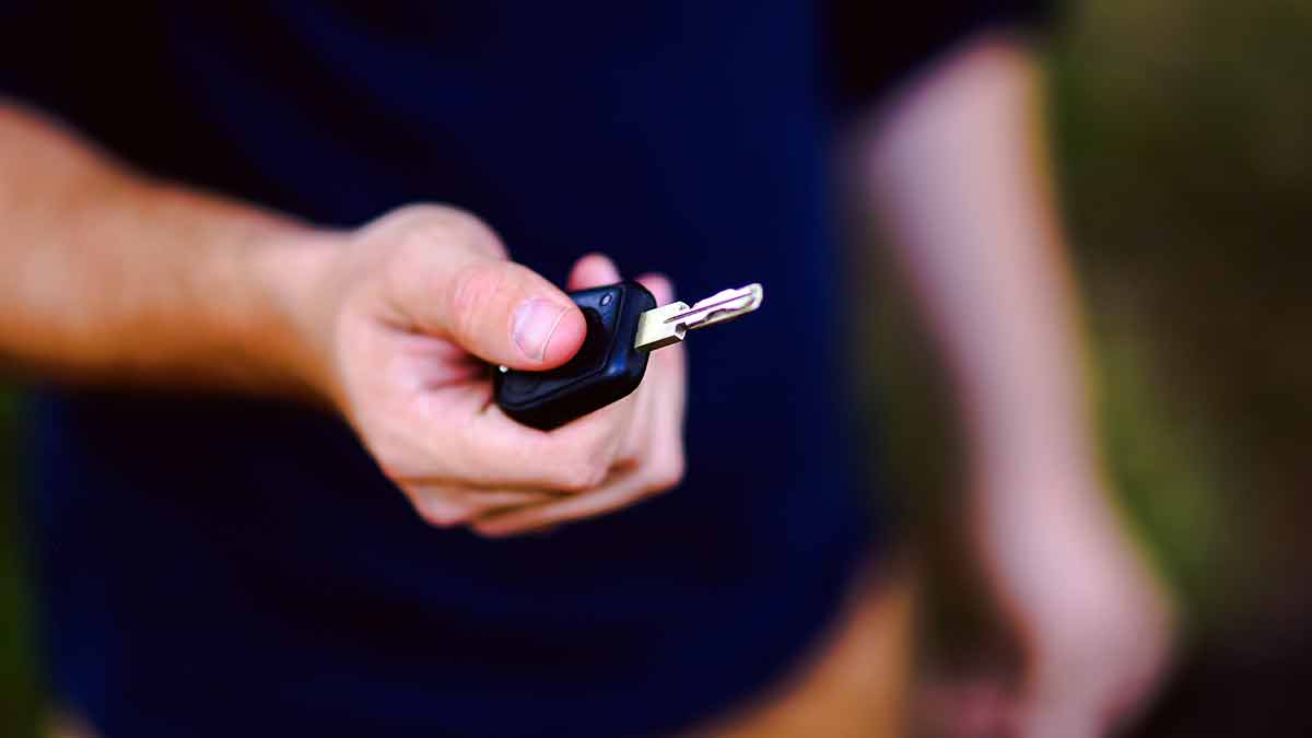 Llave para el coche y teléfono móvil a la vez