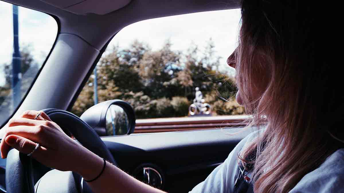 Ellas se decantan por coches de ocasión, prácticos y con sistemas de seguridad activa