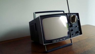 En épocas de grandes pantallas de televisión, sale la TV más pequeña