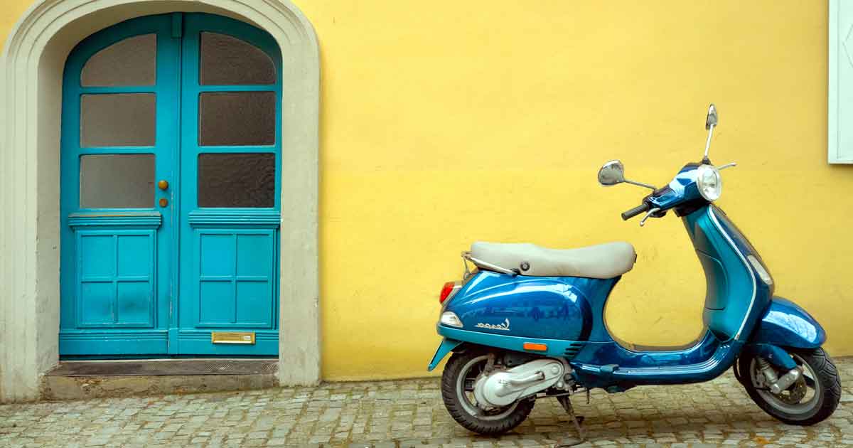 Vacaciones en Vespa por Roma, París o Almería