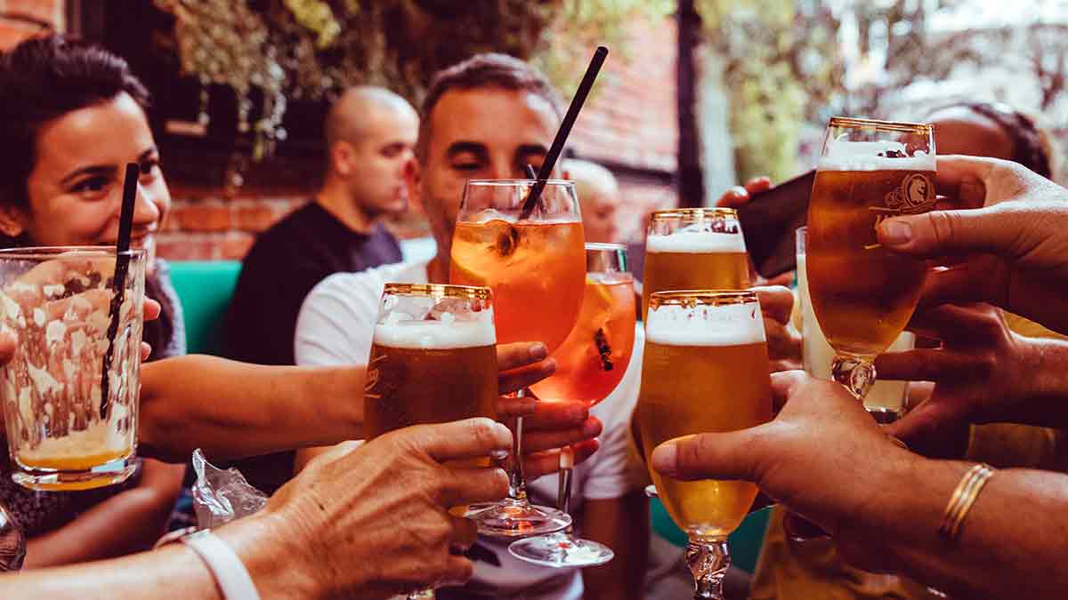 El alcohol y los españoles: nueve de cada diez bebe