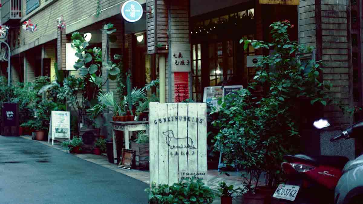 La tienda de barrio se hunde frente al poder de las grandes cadenas