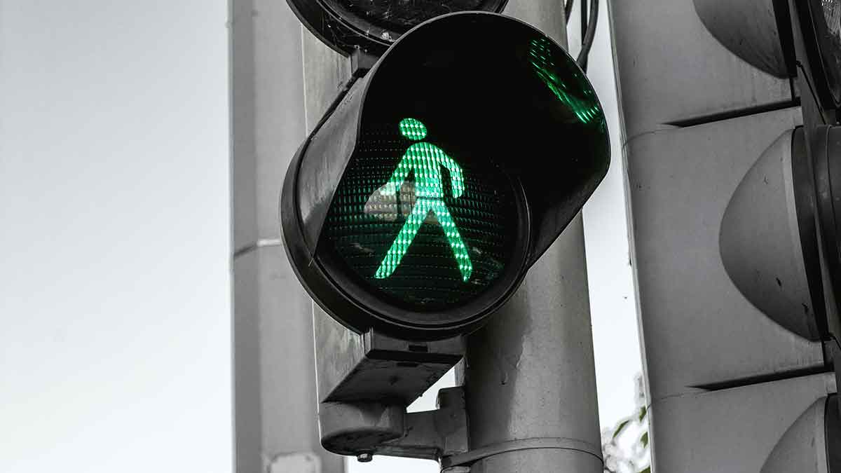 Ya existen las señales inteligentes que se adaptan a la situación del tráfico