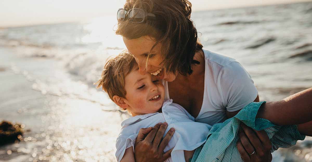 Madres solas: Divorciada, entre 36 y 45 años, con un hijo económicamente dependiente y en busca de un empleo