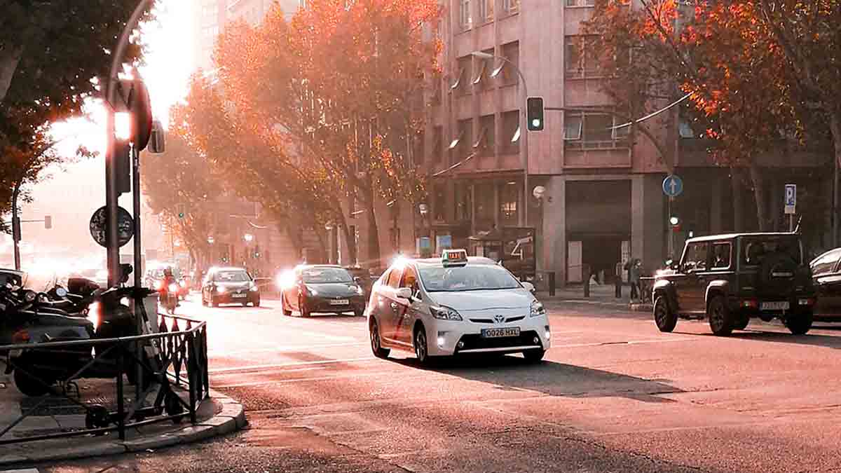 Los autónomos del taxi prevén la pérdida de 10.000 puestos de trabajo si se aprueban los nuevos VTC, vehículos con conductor