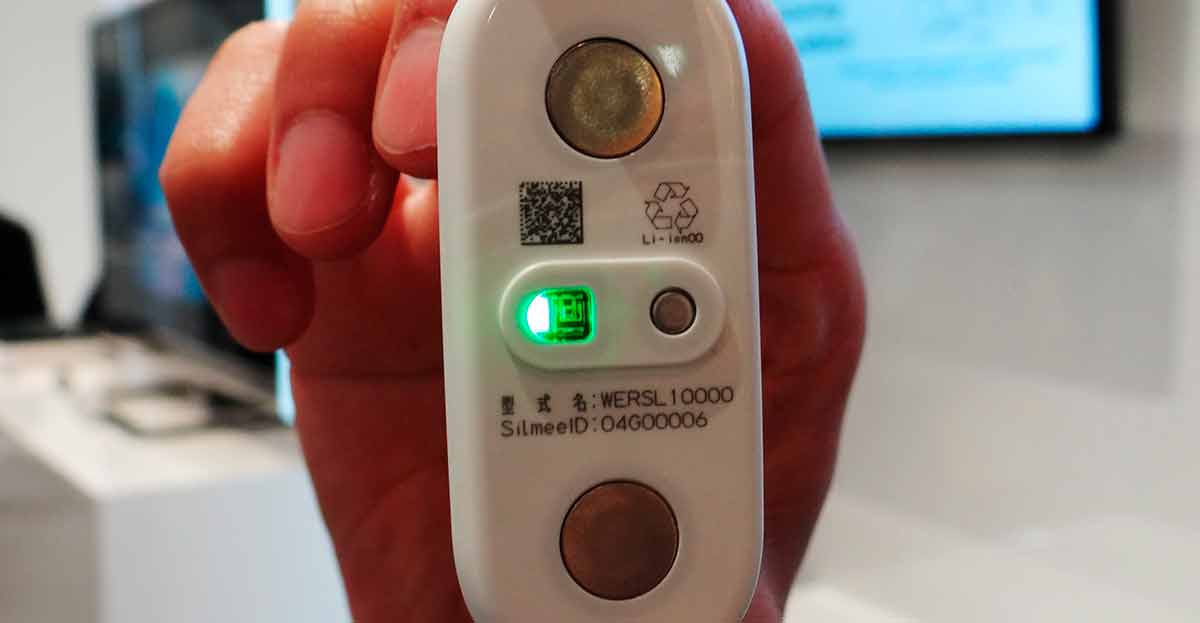 Silmee es un parche que mide el pulso, la temperatura y hace un electro antes de mandarlo a tu móvil