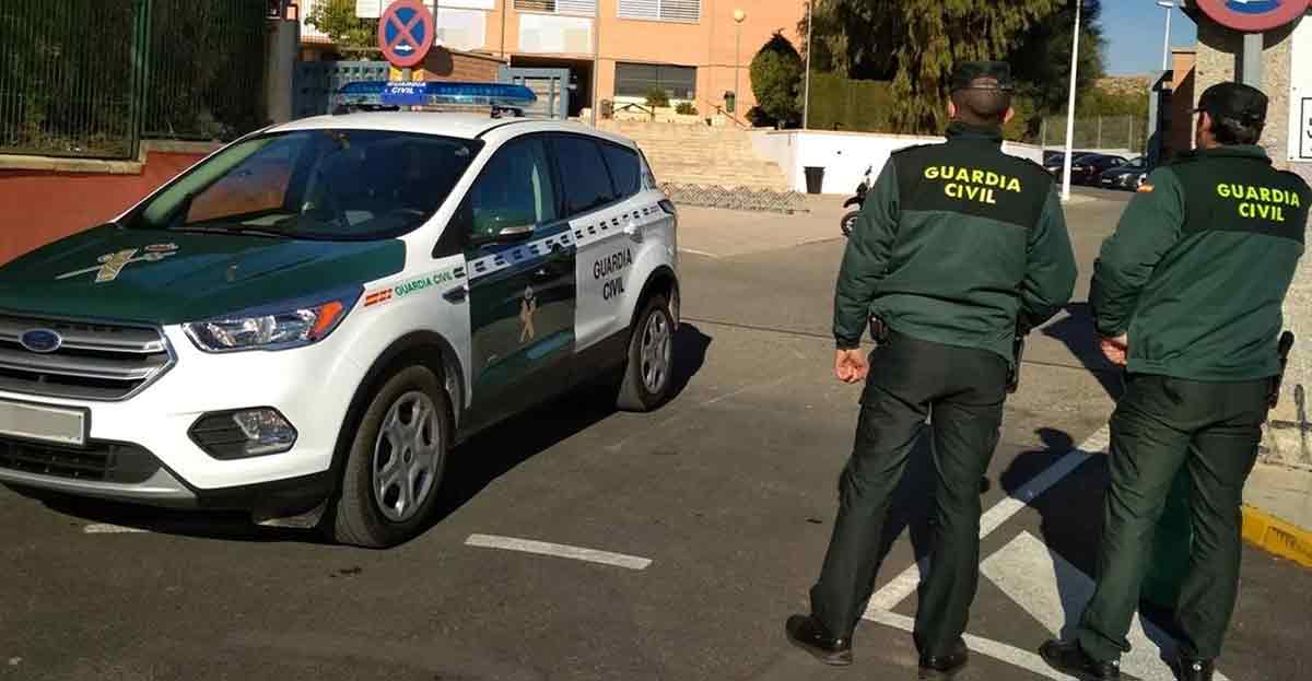 La Guardia Civil interviene 738.000 euros a dos ancianos viajaban en autobús