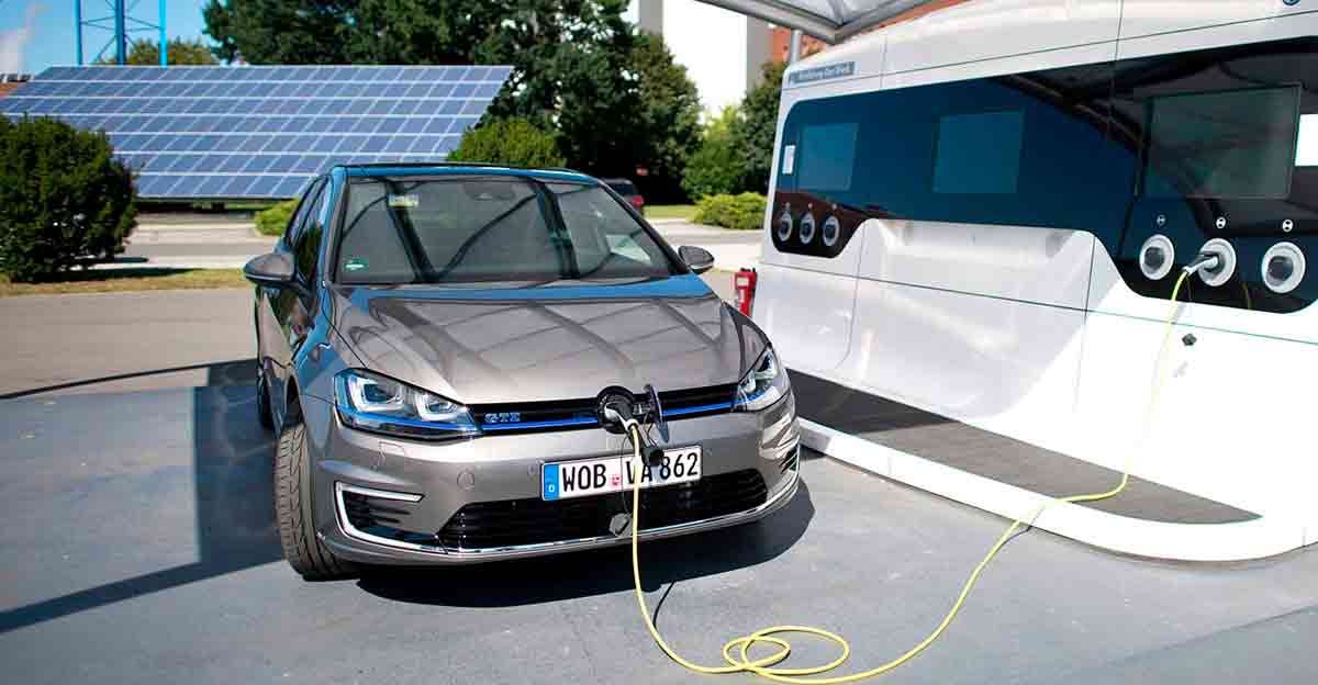 Los coches híbridos enchufables ahorran respecto a un gasolina 1.400 euro anuales en 20.000 km