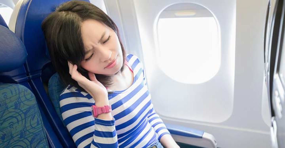 ¿Por qué duelen los oídos al viajar en avión?