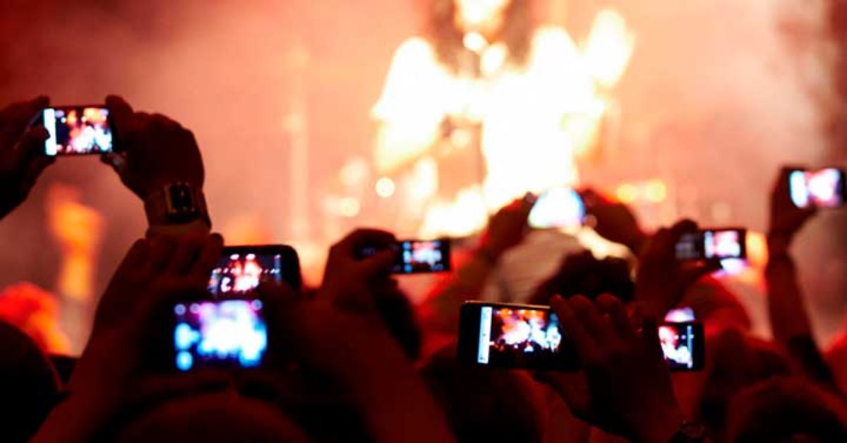 El smartphone acaba con mecheros y cámaras en los conciertos