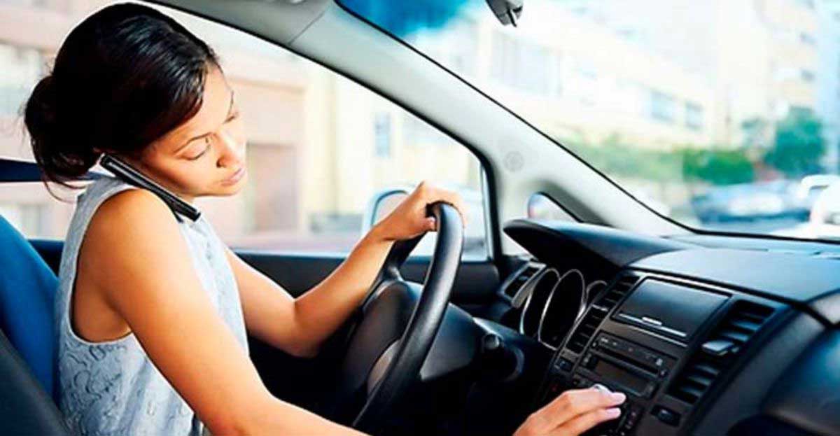 Pillan a un conductor bebido en Salamanca, le inmovilizan el coche y logra  llevárselo con cepo incluido