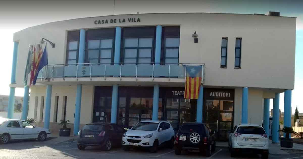 Ayuntamiento de de Sant Jaume Enveja, en Tarragona, donde hay 4 viviendas sociales en alquiler.