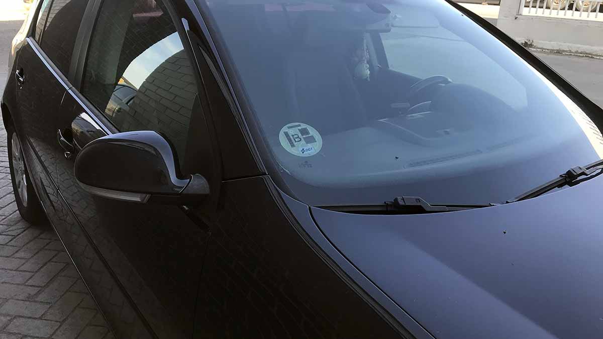 Etiquetas de la DGT: qué son, qué categorías hay y cómo saber la de tu coche