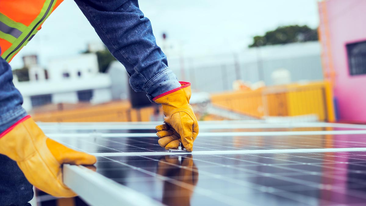 Ayudas de hasta el 50 % para los autónomos que quieran instalar placas solares en sus trabajos