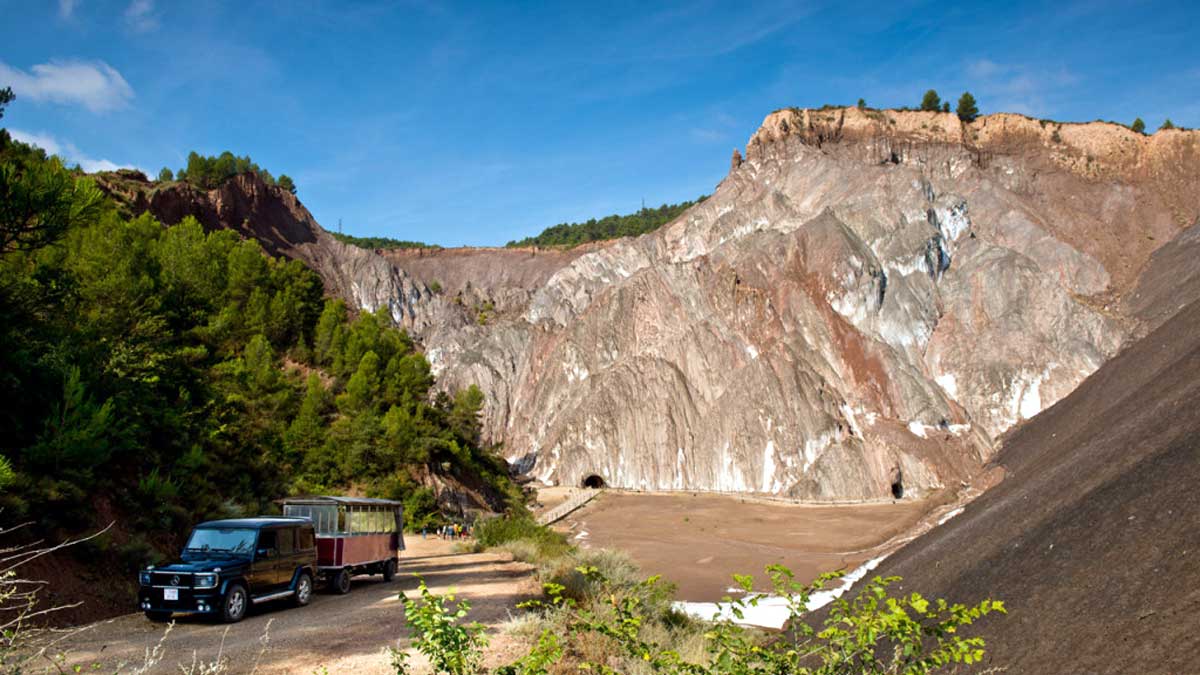 La increíble ruta por la Montaña de Sal que crece con la lluvia en Cardona.