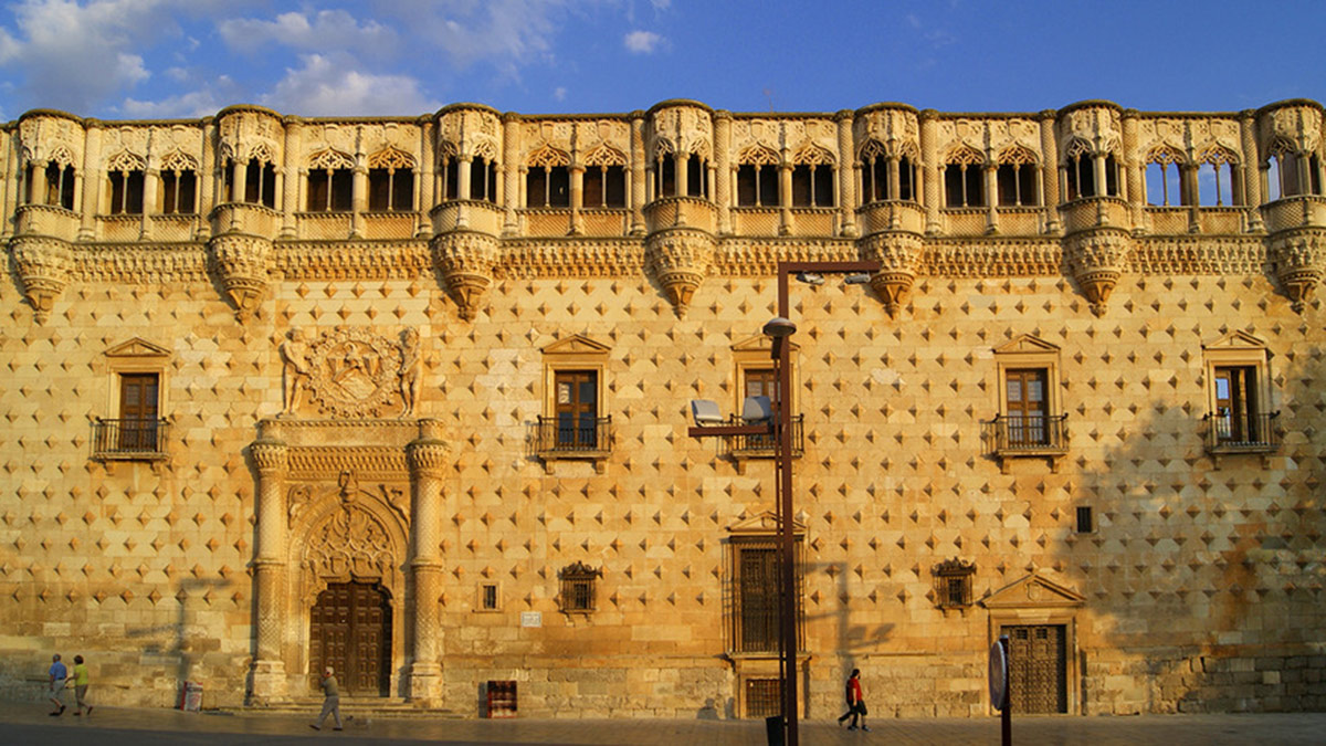 El Tren de la Alcarria acerca Madrid a Guadalajara con vsitas guiadas y entradas a museos