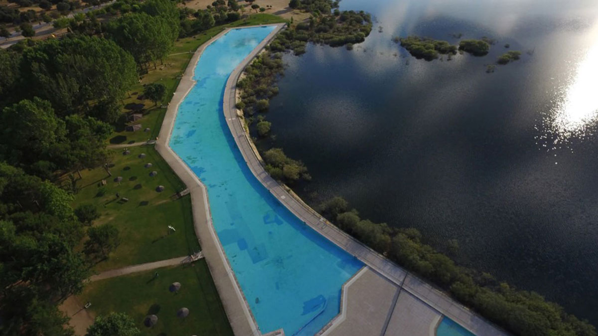 La piscina de Riosequillo desde una vista aérea.