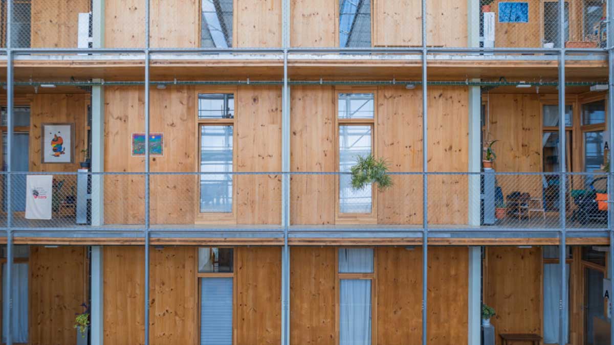 Edificio con viviendas cooperativas en Barcelona.