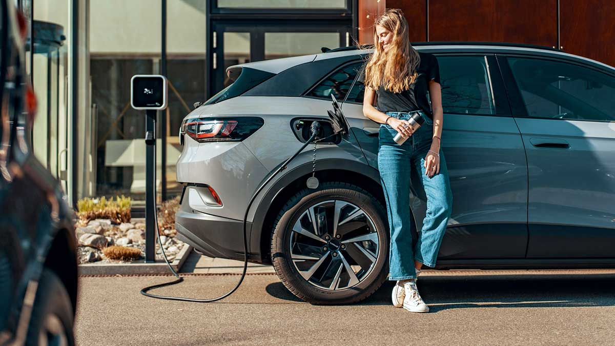 Los coches eléctricos son más baratos de mantener que los de combustión o híbridos.