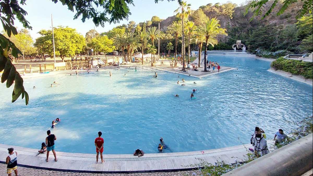 Piscina del lago de la Creueta del Coll, en Barcelona-