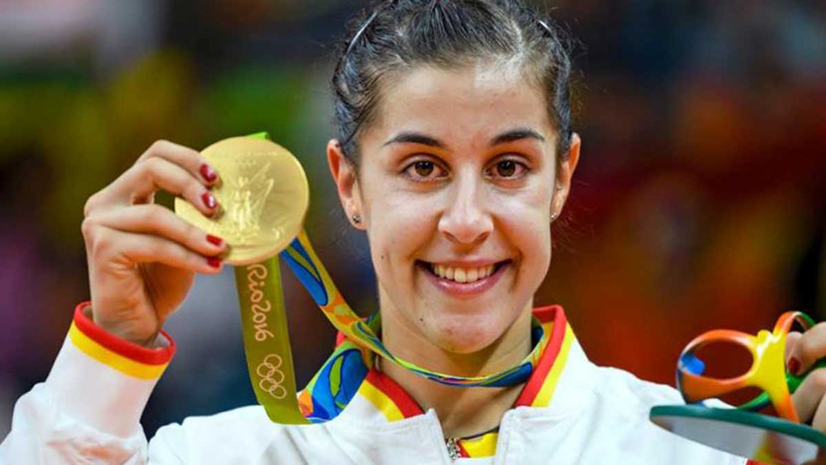 Carolina Marín con la medalla de oro en Río 2016.