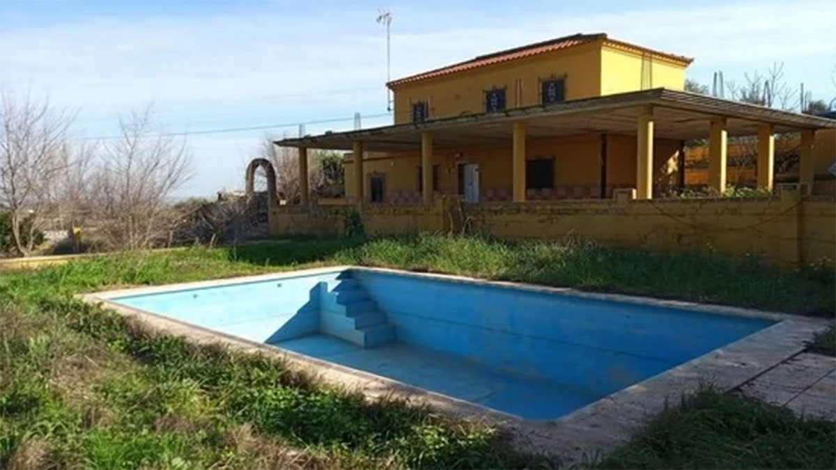 Chalet con piscina de Aliseda.