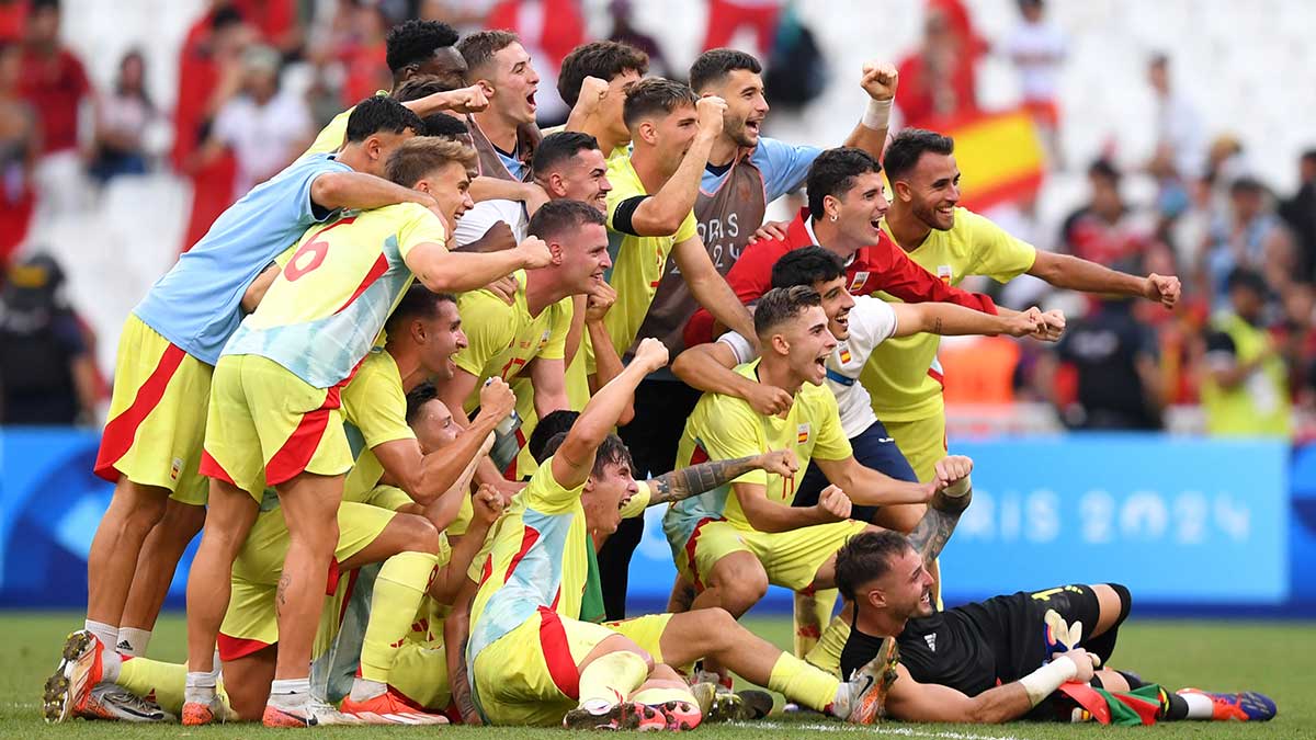 La Selección Española de fútbol masculino celebrando el pase a la final de los Juegos Olímpicos de París 2024.