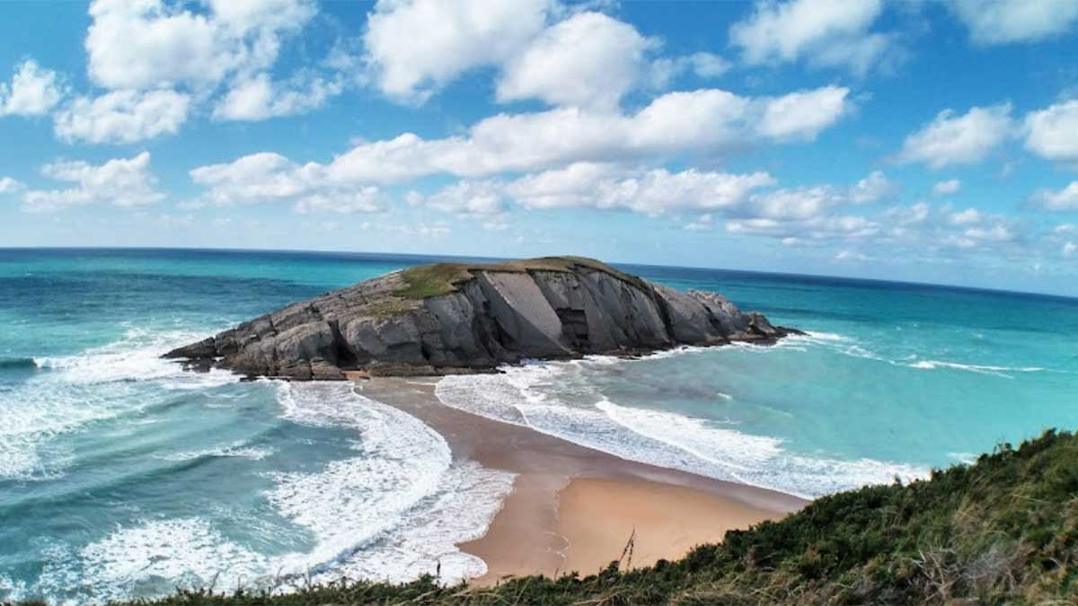 Playas ocultas con marea alta.