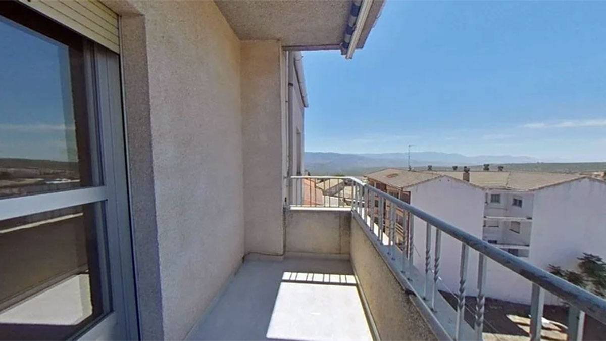 Aliseda vende 60 pisos con 4 o más habitaciones y terraza desde 44.000 euros.