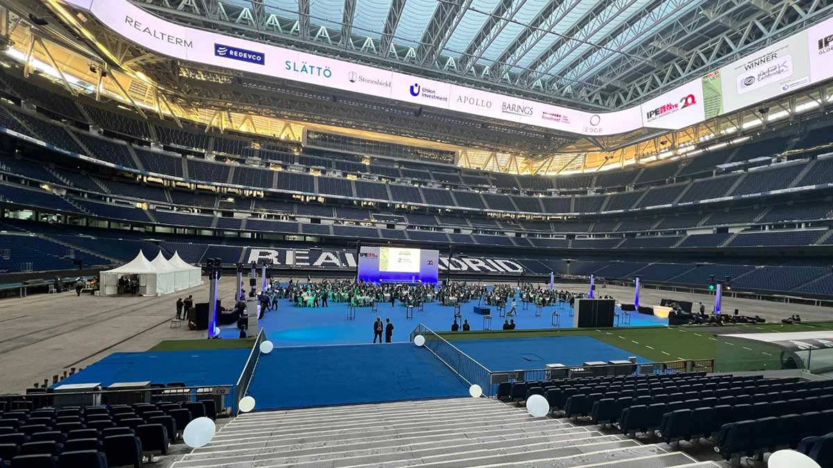 Interior del estadio de fútbol Santiago Bernabéu.