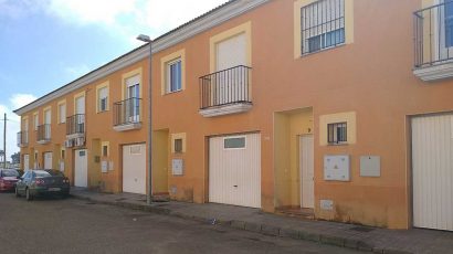 Chalets independientes y adosados ocupados a la venta en Solvia desde 35.000 euros.