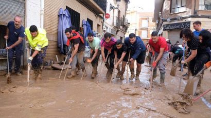 Sanidad alerta de las principales enfermedades e intoxicaciones por la DANA en Valencia