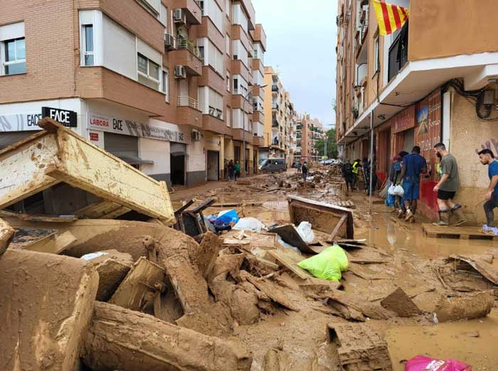 Calle de un municipio valenciano arrasado por la DANA.