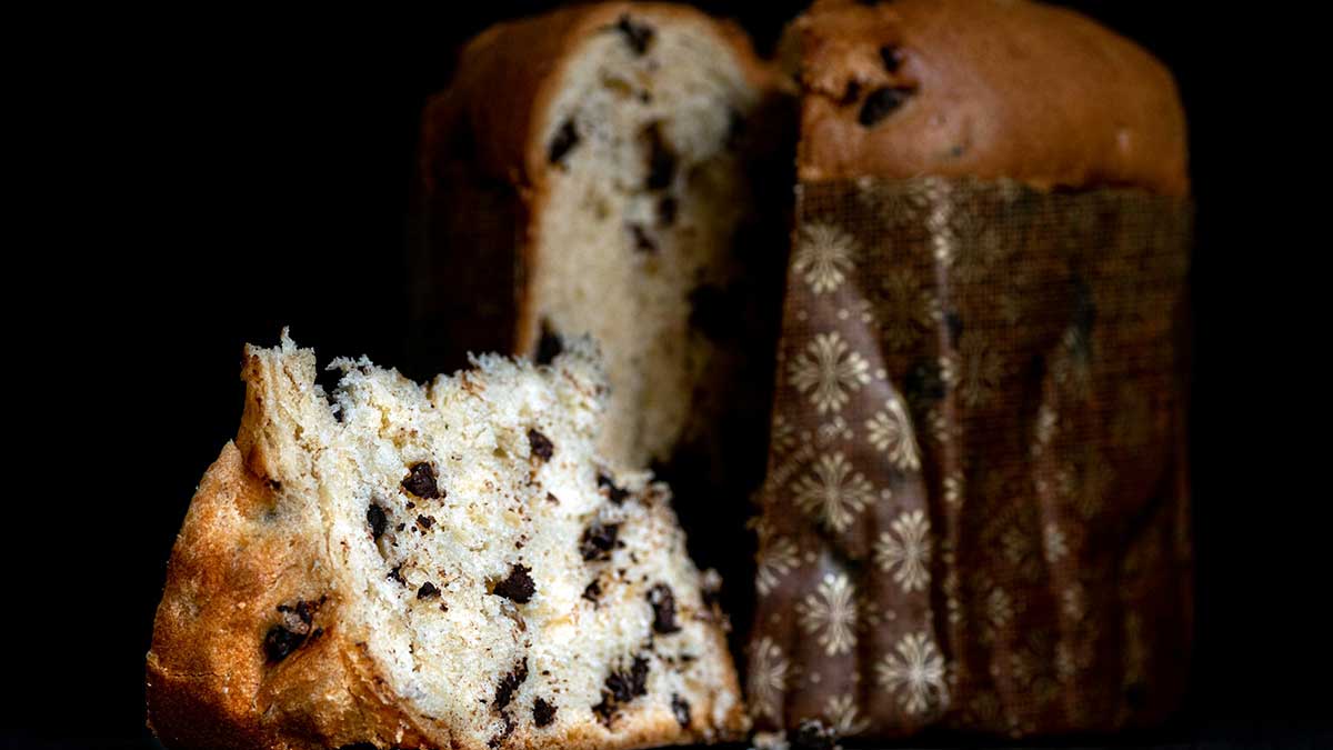 Panettone de supermercado relleno de chocolate.