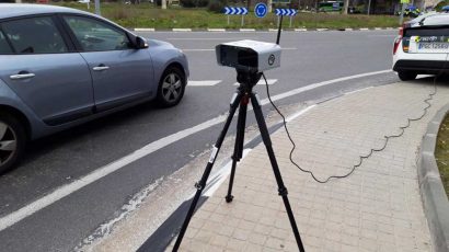 Control de velocidad de la DGT con un radar con trípode.