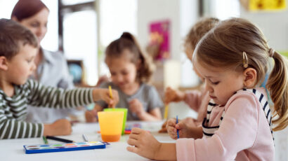 Grupo de ninos entre 0 y 3 años en una escuela infantil.